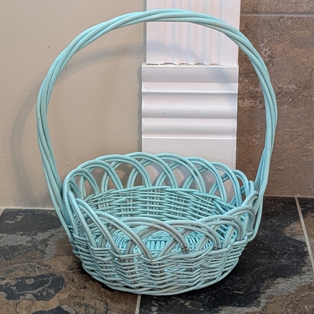 Vtg Woven Wicker Round Basket Teal Robin Egg Blue
